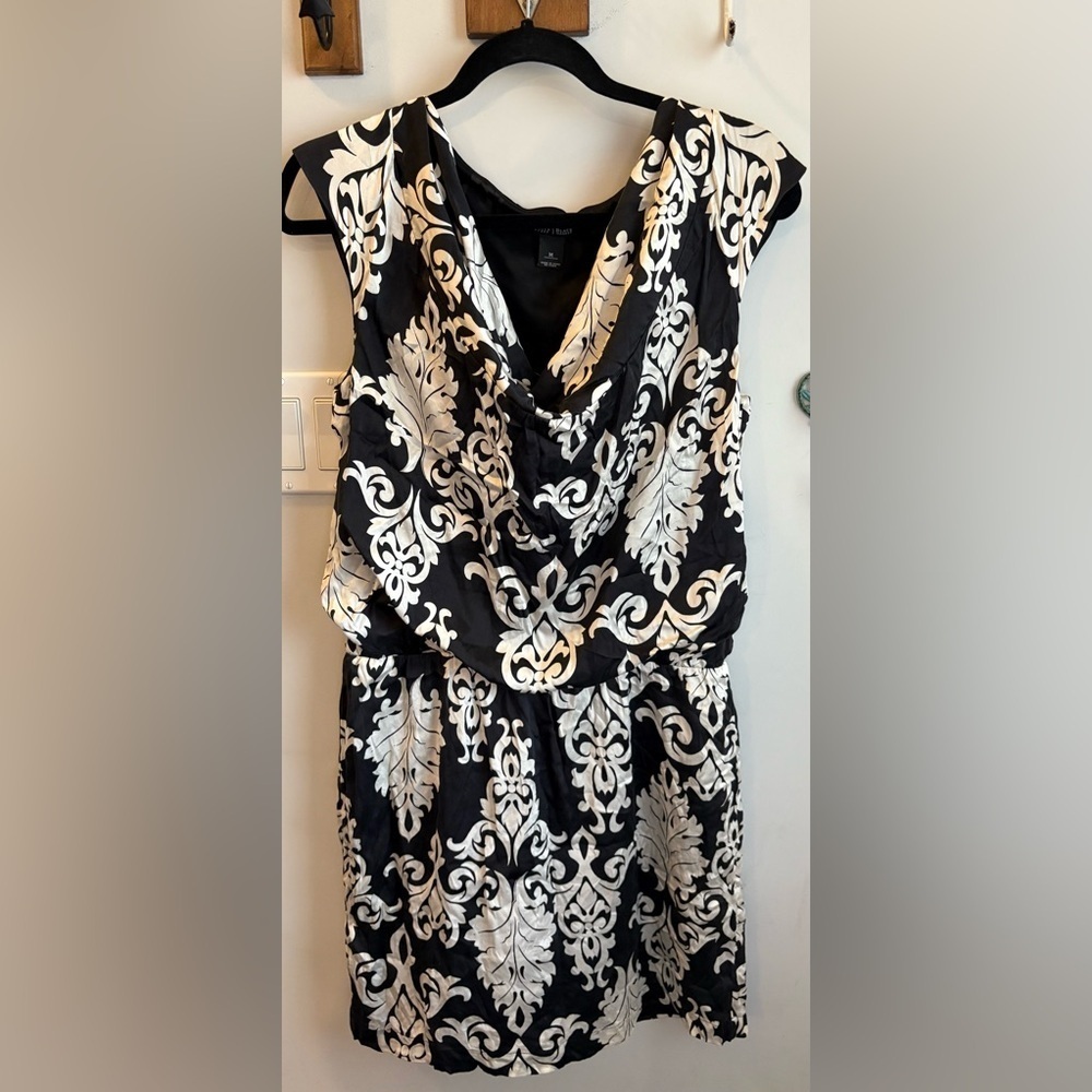 White House Black Market
Black and White Sleeveless Dress